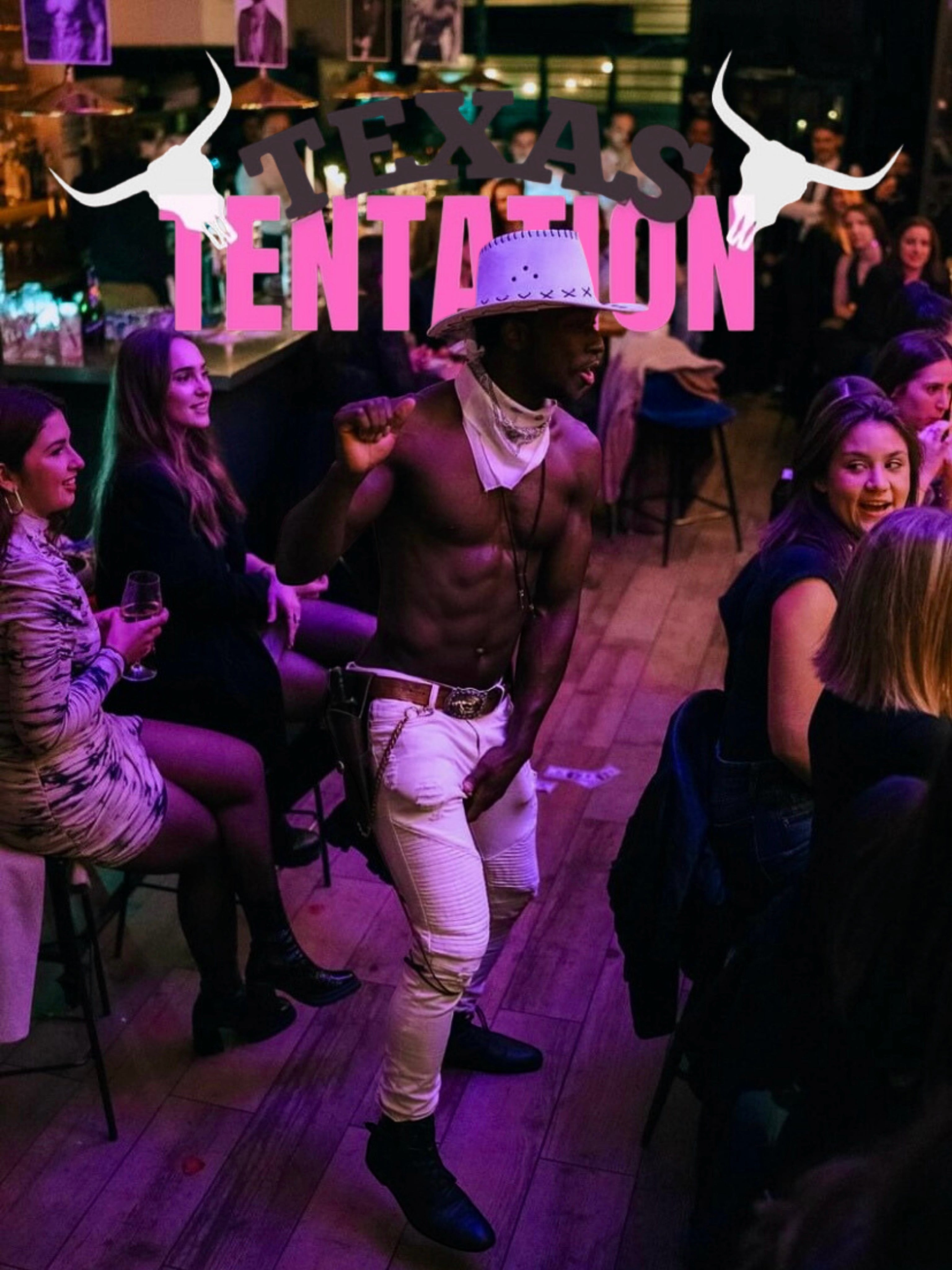 Un chippendale de l'agence NA Events en tenue cowboy qui danse au milieu des clientes lors d'une soirée 100% filles dans un restaurant.