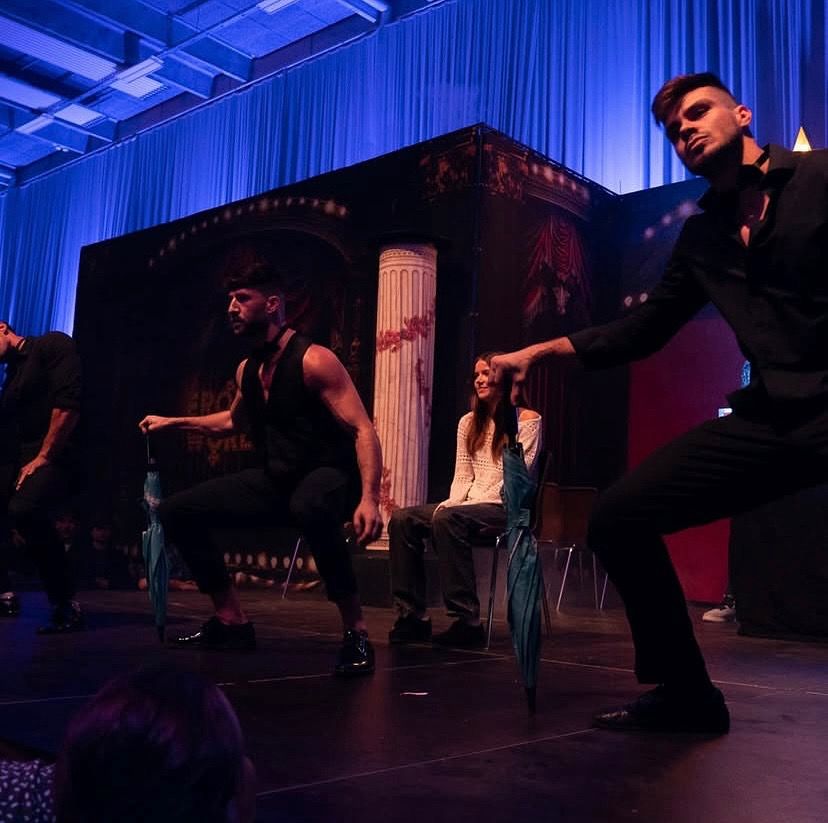 Chippendales de l'agence NA Events qui font le spectacle sur scène.