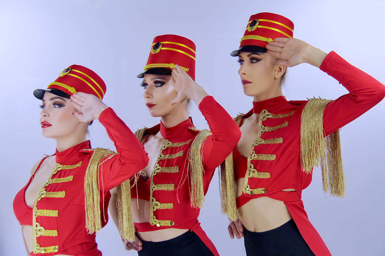 Danseuses cabaret de l'agence NA Events en tenue rouge. 